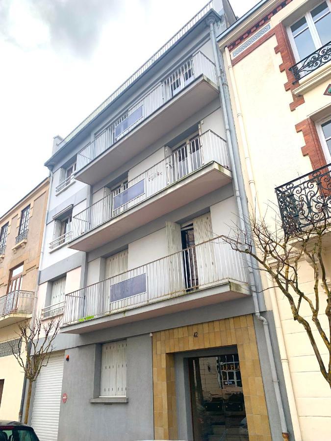 Le Callou - Parking - Face Aux Thermes - Rez De Chaussee Vichy Esterno foto